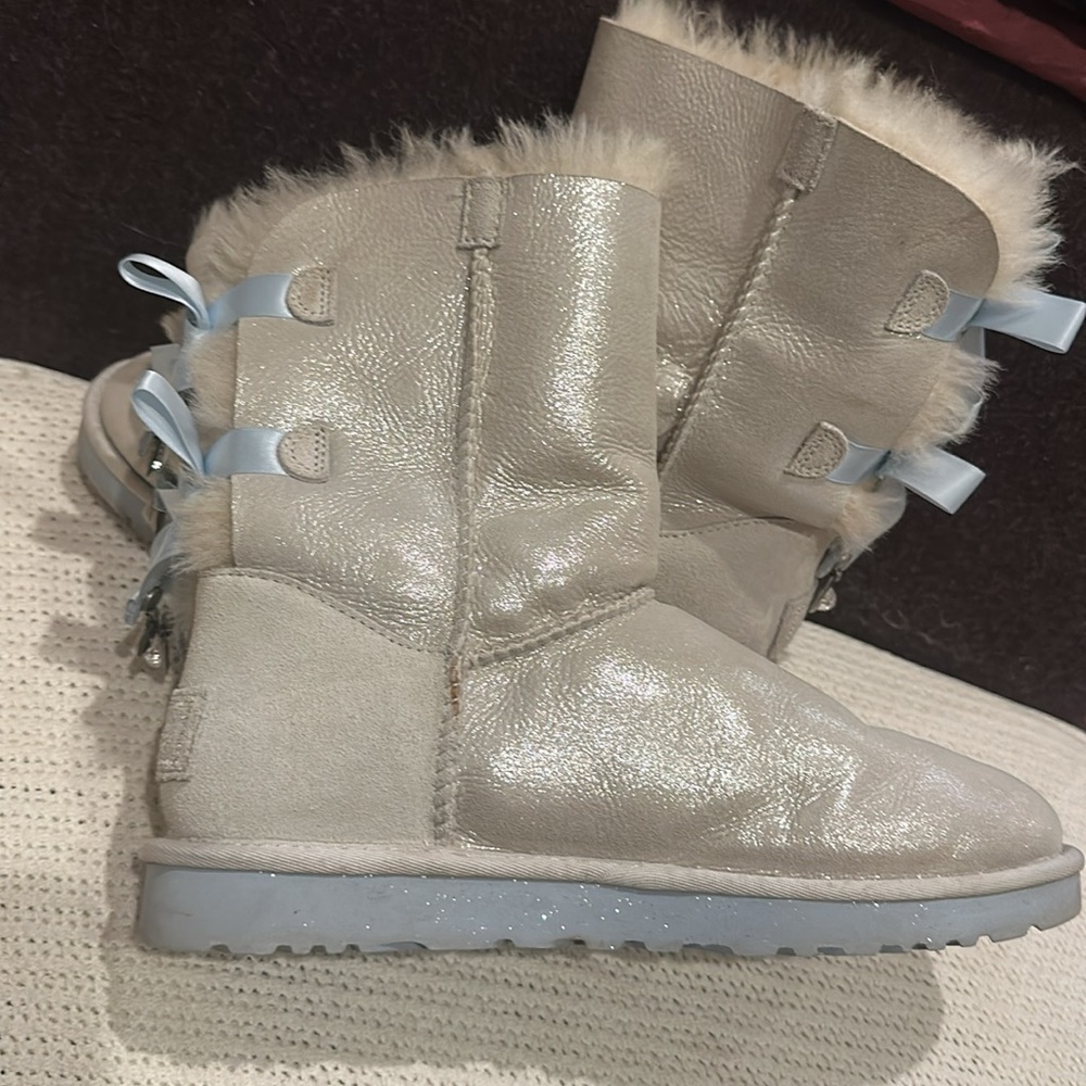 [UGG] Shimmering Silver Winter Boots - Picture 10 of 12